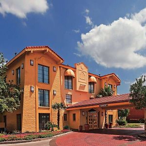 Super 8 By Wyndham San Antonio Near Seaworld Ingram Park